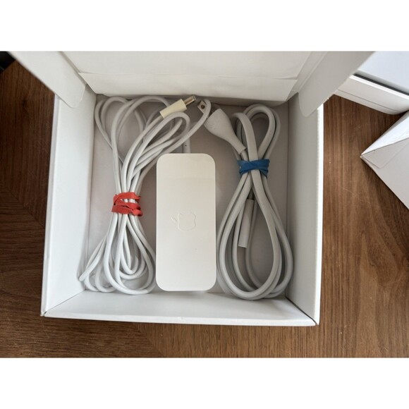 Apple Router (MD031LLA) Airport Extreme With Box - Picture 4 of 7